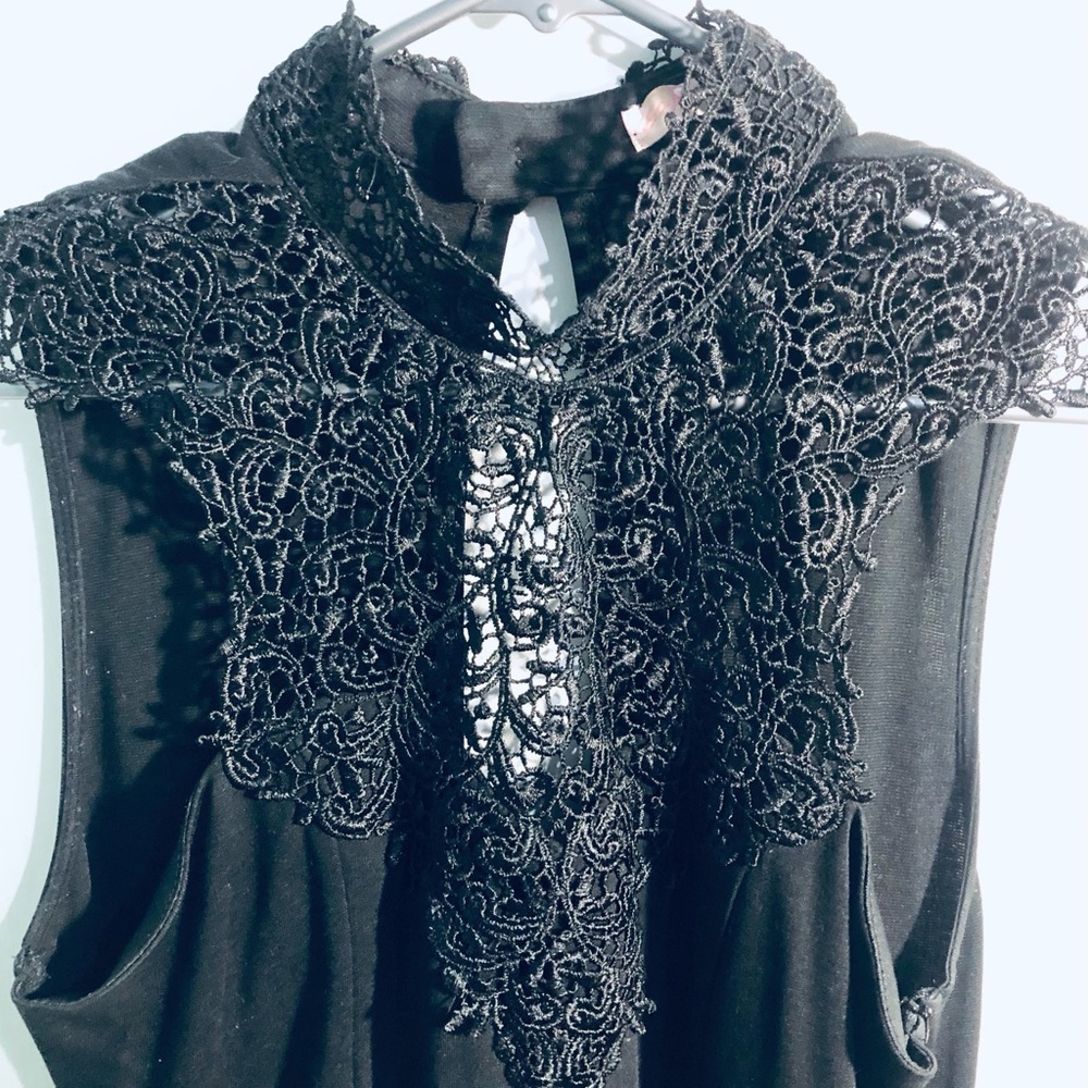 [SOPHIA] Lace High Neckline Dress